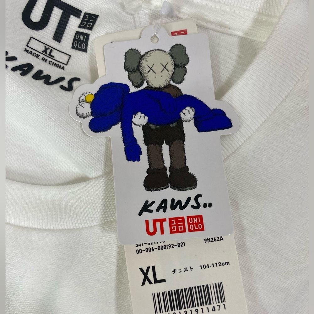 KAWS x Uniqlo UT Flayed Anatomy White Short Sleeve Graphic T-Shirt Size XL NWT - Picture 9 of 11